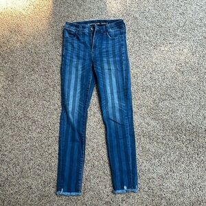 American eagle size 0 skinny jeans patterened